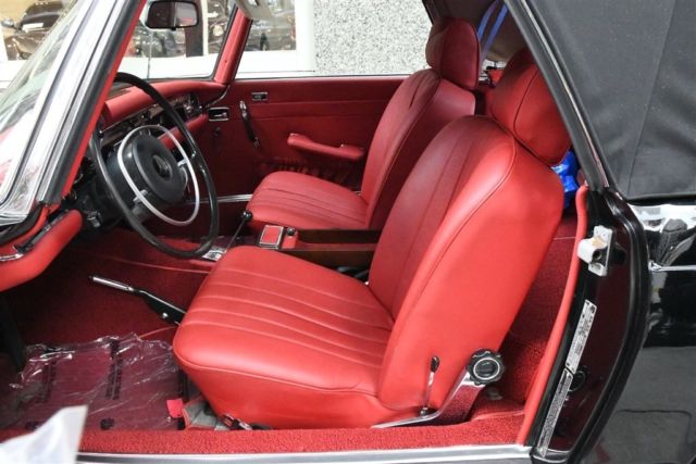 1971 Black Mercedes-Benz 200-Series Convertible