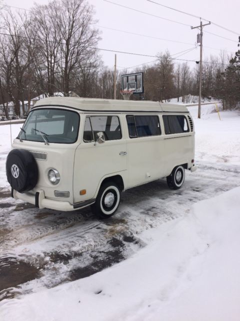 1971 White Volkswagen Bus/Vanagon Van Camper