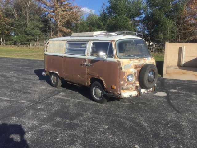 1971 Brown Volkswagen Bus/Vanagon Camper pop top bus