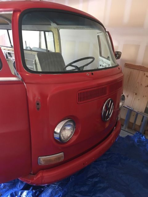 1971 Red Volkswagen Bus/Vanagon Van Camper