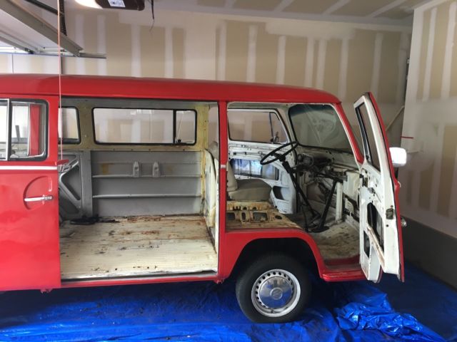 1971 Red Volkswagen Bus/Vanagon Van Camper