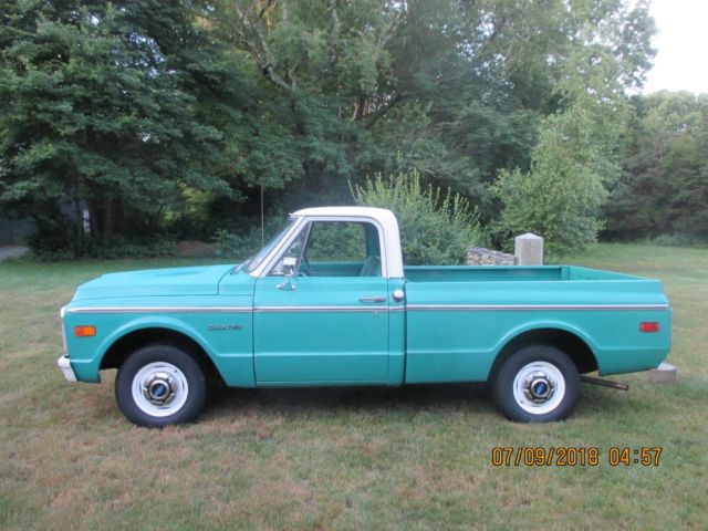1971 Green/white Chevrolet C-10 Pickup