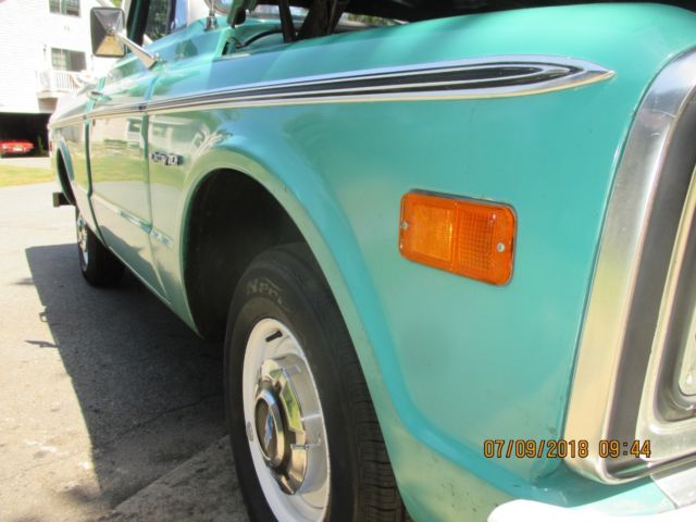 1971 Green/white Chevrolet C-10 Pickup