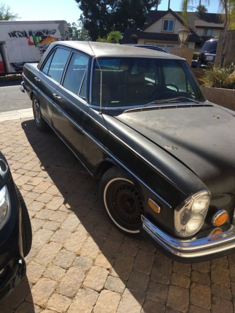 1972 Brown Mercedes-Benz 200-Series Sedan