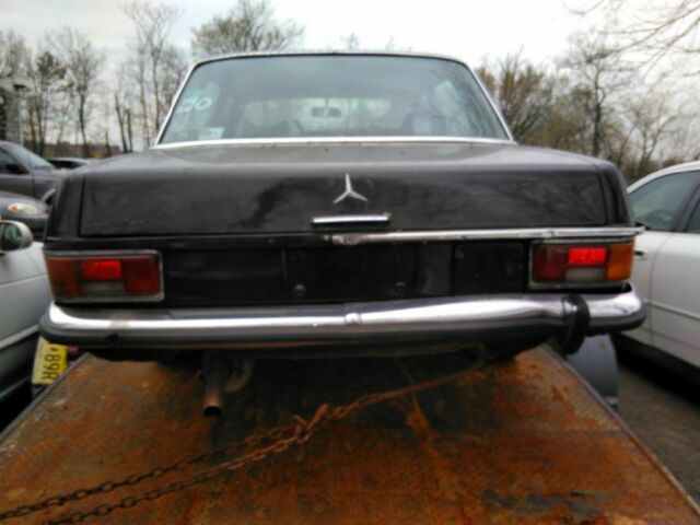 1972 Brown Mercedes-Benz M-Class Sedan