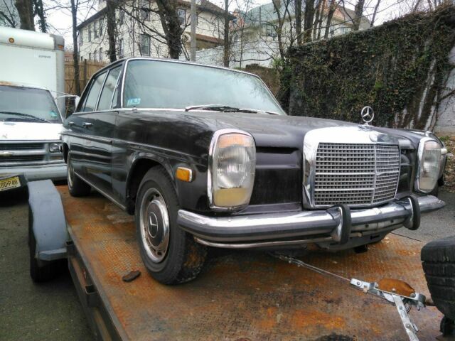 1972 Brown Mercedes-Benz M-Class Sedan