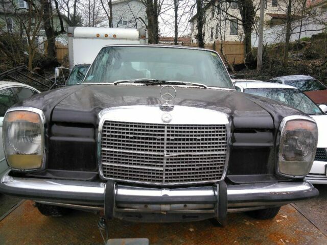 1972 Brown Mercedes-Benz M-Class Sedan