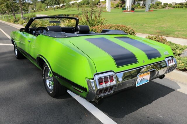 1972 Green Oldsmobile 442 Convertible