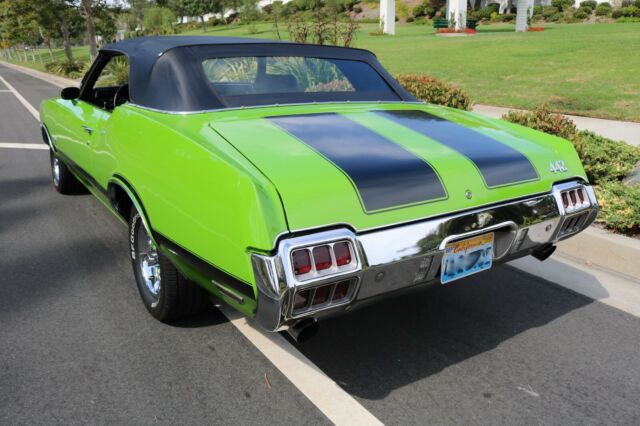 1972 Green Oldsmobile 442 Convertible