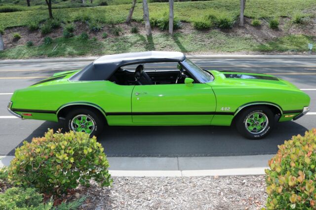 1972 Green Oldsmobile 442 Convertible
