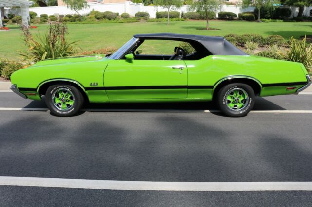 1972 Green Oldsmobile 442 Convertible
