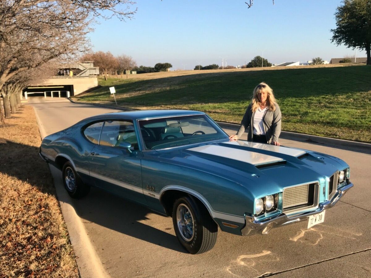 1972 Blue Oldsmobile 442 Hardtop