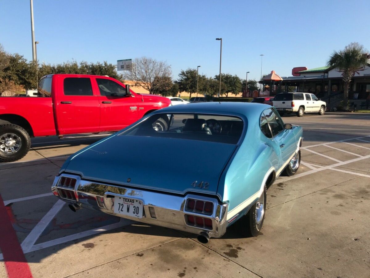 1972 Blue Oldsmobile 442 Hardtop