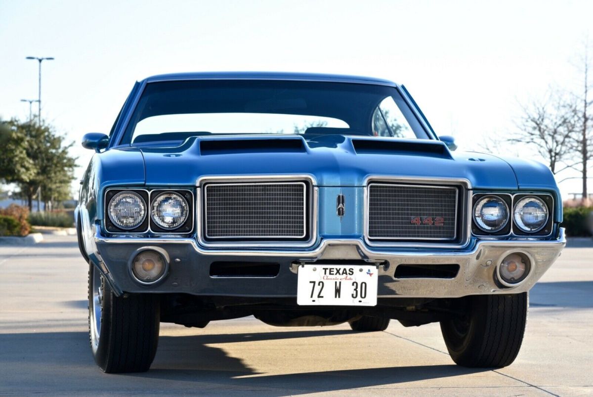 1972 Blue Oldsmobile 442 Coupe