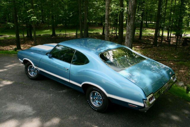 1972 Blue Oldsmobile 442