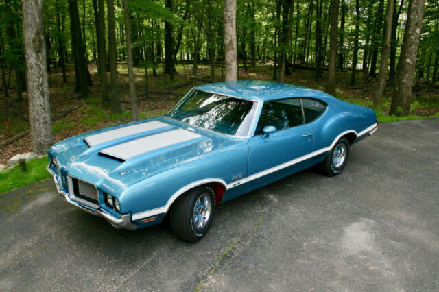 1972 Blue Oldsmobile 442