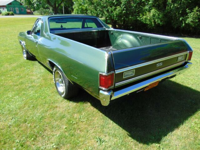 1972 Green Chevrolet El Camino pickup