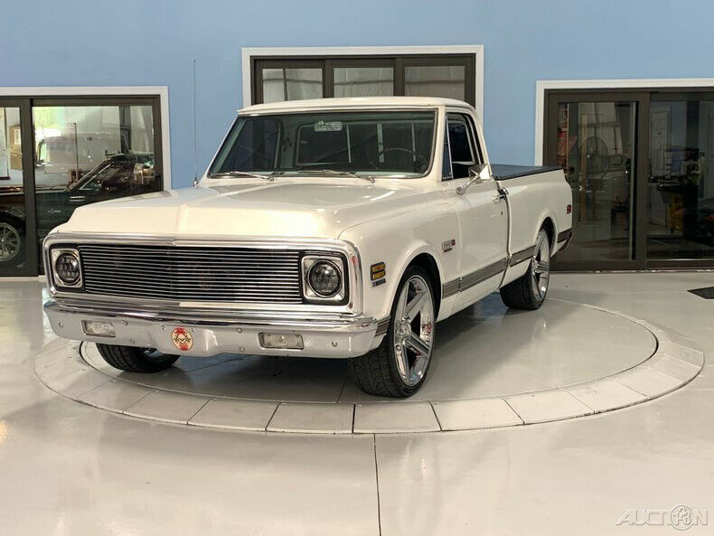 1972 White Chevrolet C10