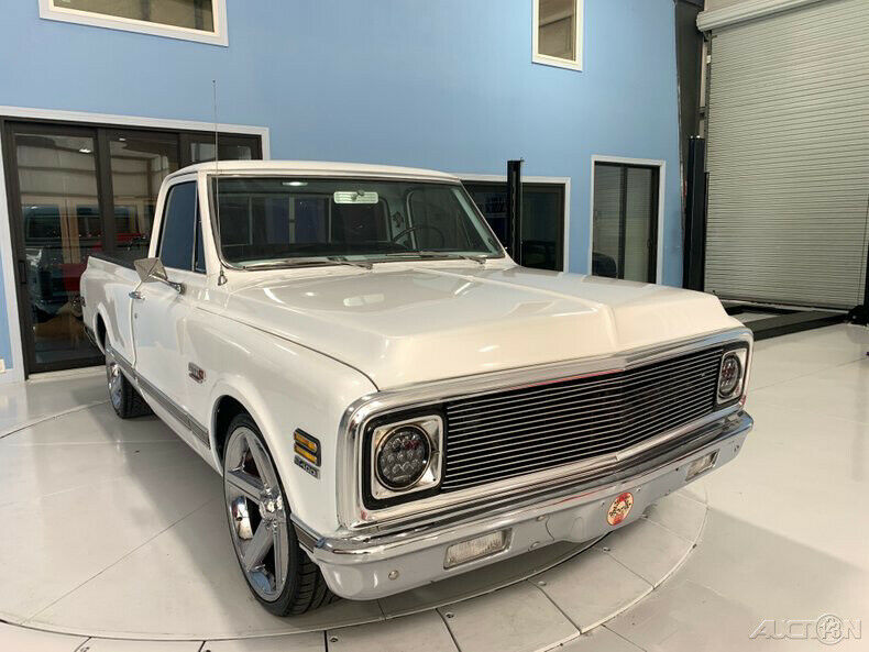 1972 White Chevrolet C10
