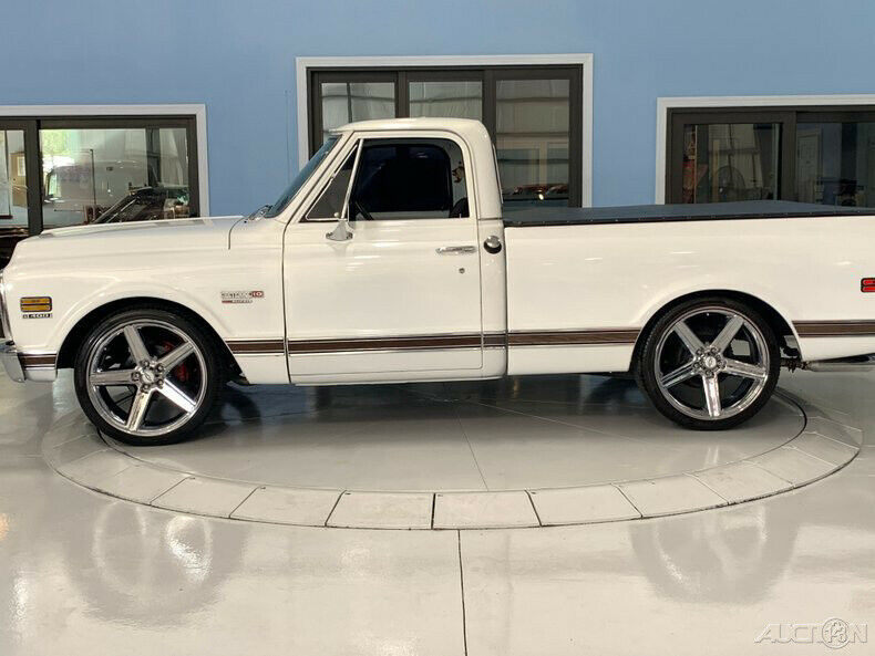 1972 White Chevrolet C10