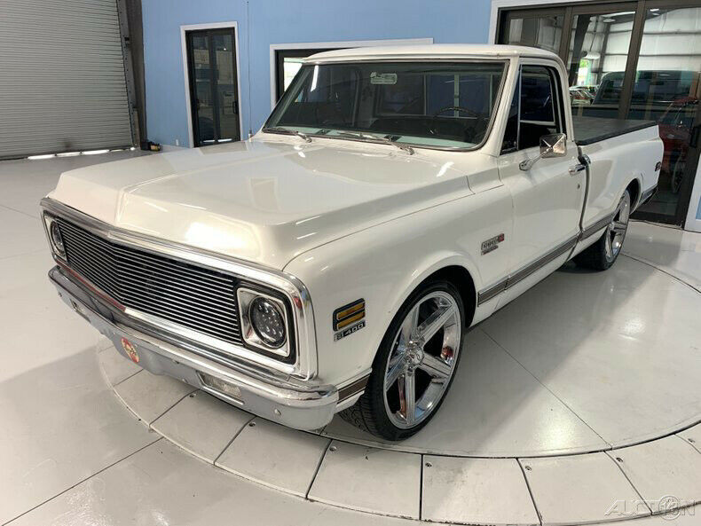 1972 White Chevrolet C10
