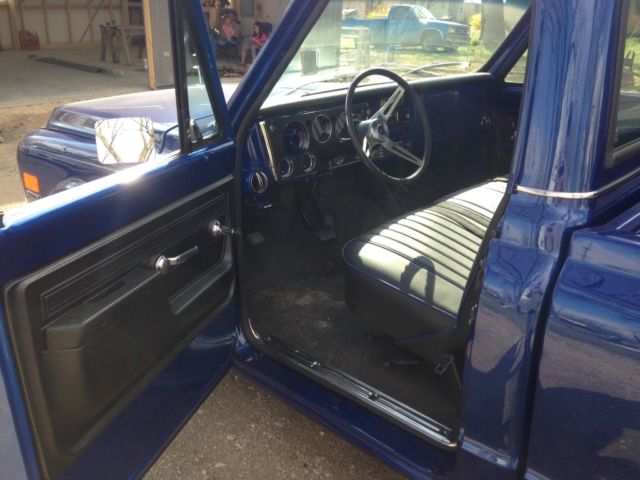 1972 White Chevrolet C-10 Stepside