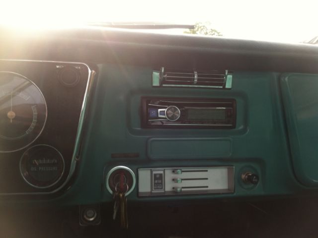 1972 tuerqoise Chevrolet C-10 Cab & Chassis