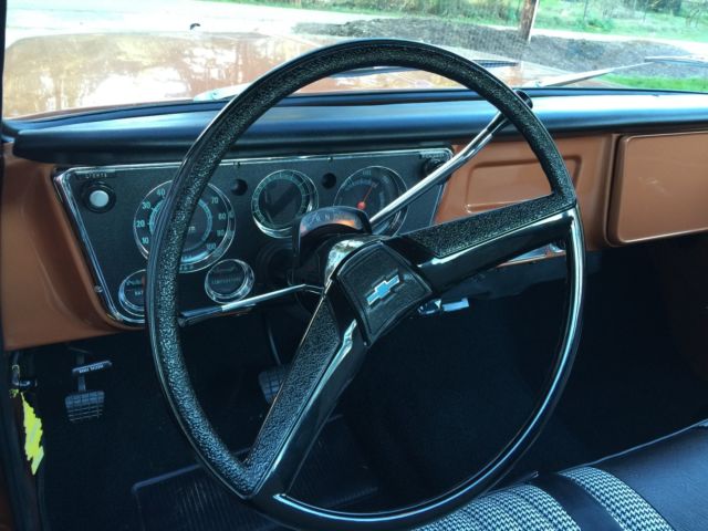 1972 Bronze Chevrolet C-10 Standard Cab Pickup