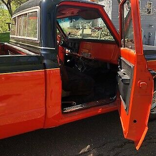 1972 Orange- black Chevrolet C-10