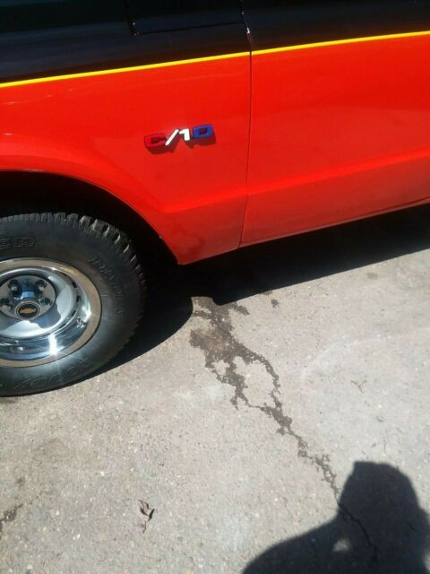 1972 Orange- black Chevrolet C-10