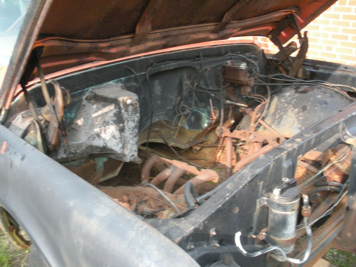 1972 Orange Chevrolet C-10 --