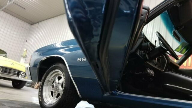 1972 Blue Chevrolet Chevelle Coupe