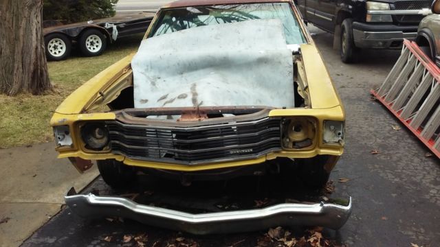 1972 Gold Chevrolet Chevelle Coupe