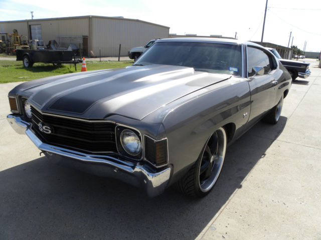1972 silver Chevrolet Chevelle Coupe