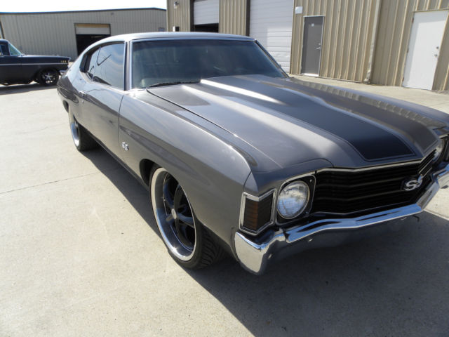 1972 silver Chevrolet Chevelle Coupe