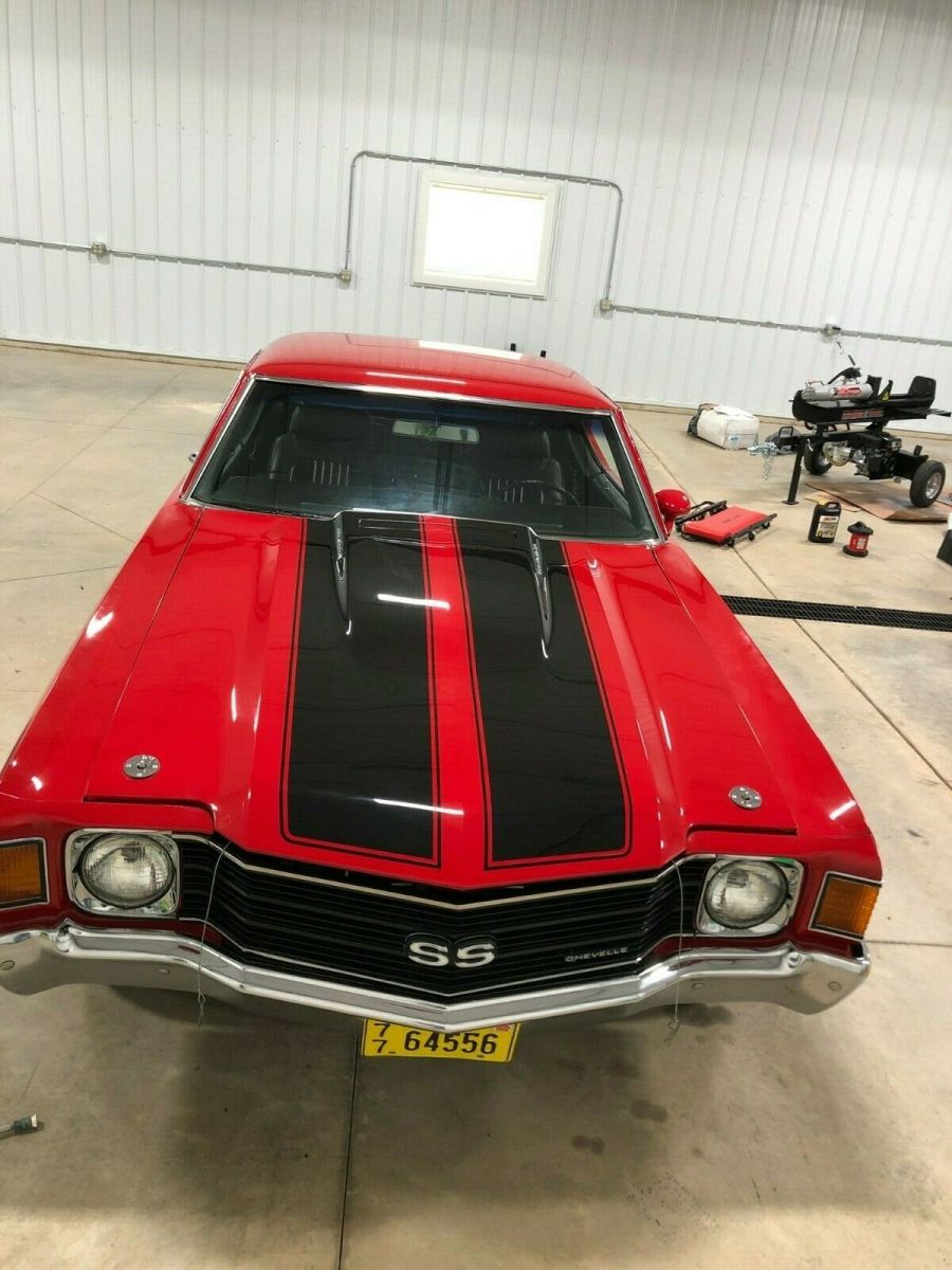 1972 Red Chevrolet Chevelle Coupe
