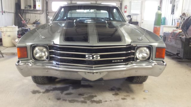 1972 Silver Chevrolet Chevelle Coupe