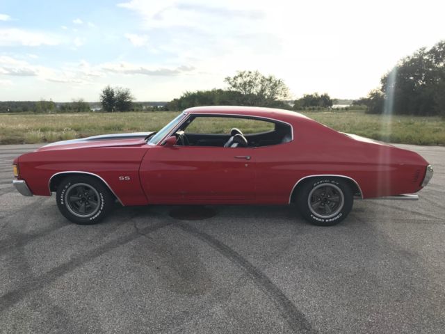 1972 Red Chevrolet Chevelle Coupe