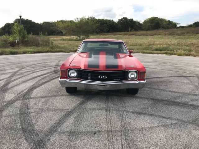 1972 Red Chevrolet Chevelle Coupe