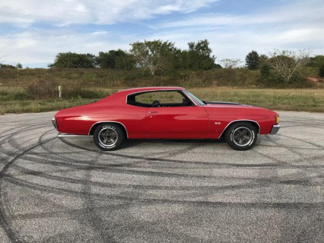 1972 Red Chevrolet Chevelle Coupe