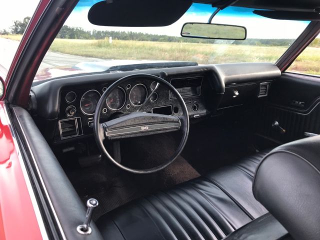 1972 Red Chevrolet Chevelle Coupe