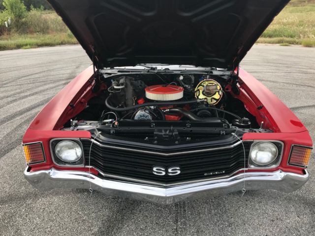 1972 Red Chevrolet Chevelle Coupe