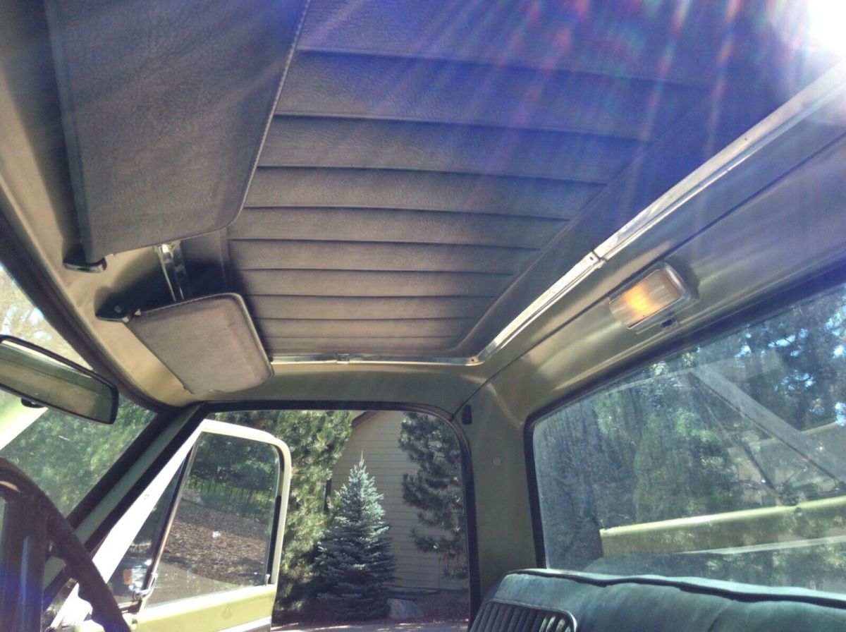 1972 Green Chevrolet C-10 Standard Cab Pickup