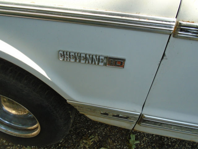 1972 White Chevrolet C-10 Cab & Chassis