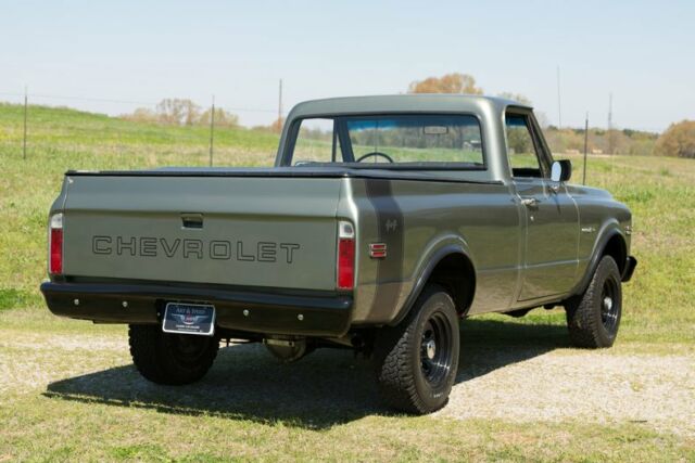 1972 Green Chevrolet C-10 Pickup (Truck)