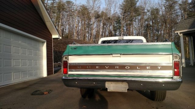 1972 White & Ochre Chevrolet C-10 Fleet side pickup