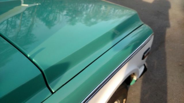 1972 White & Ochre Chevrolet C-10 Fleet side pickup