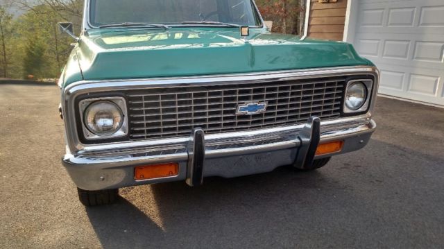 1972 White & Ochre Chevrolet C-10 Fleet side pickup