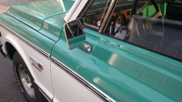 1972 White & Ochre Chevrolet C-10 Fleet side pickup