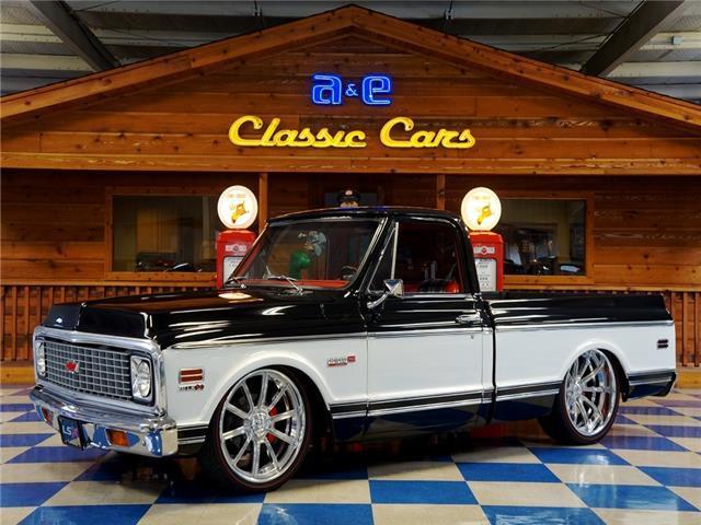 1972 Black Chevrolet C-10 --